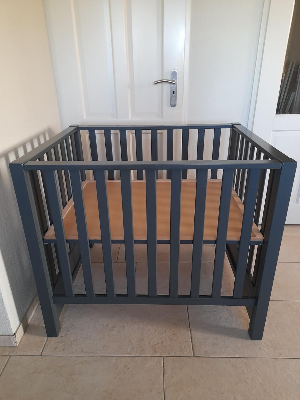 Mooie nette box (in goede nette staat ) in hoogte verstelbaar!