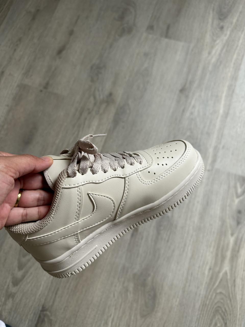 Nieuwe Mooie beige/creme Sneakers maat 36
