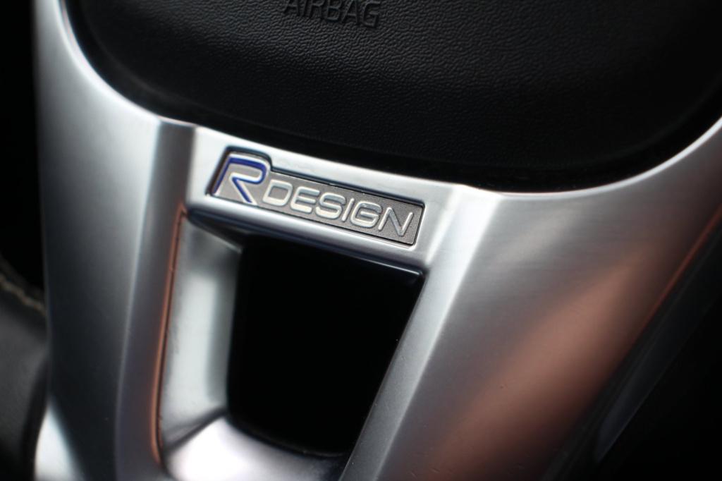 Volvo V40 1.5 t2 r-design automaat - leder/alcantara - led - navi - pdc + c