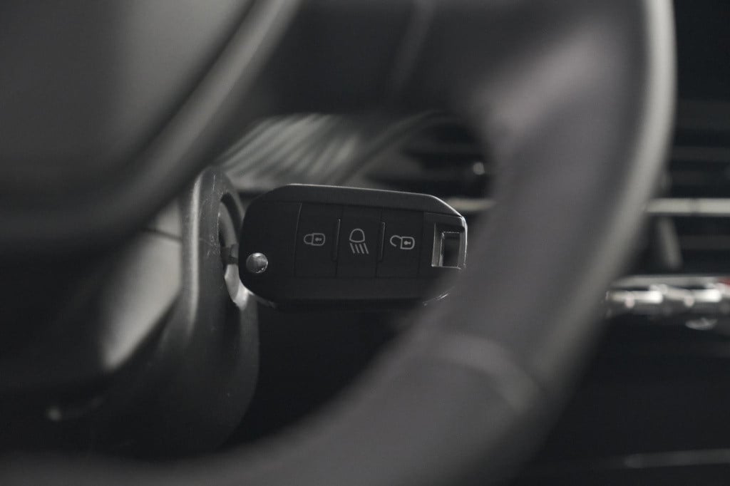 Peugeot 208 puretech 100 allure | 360 camera | apple carplay | dodehoekdete