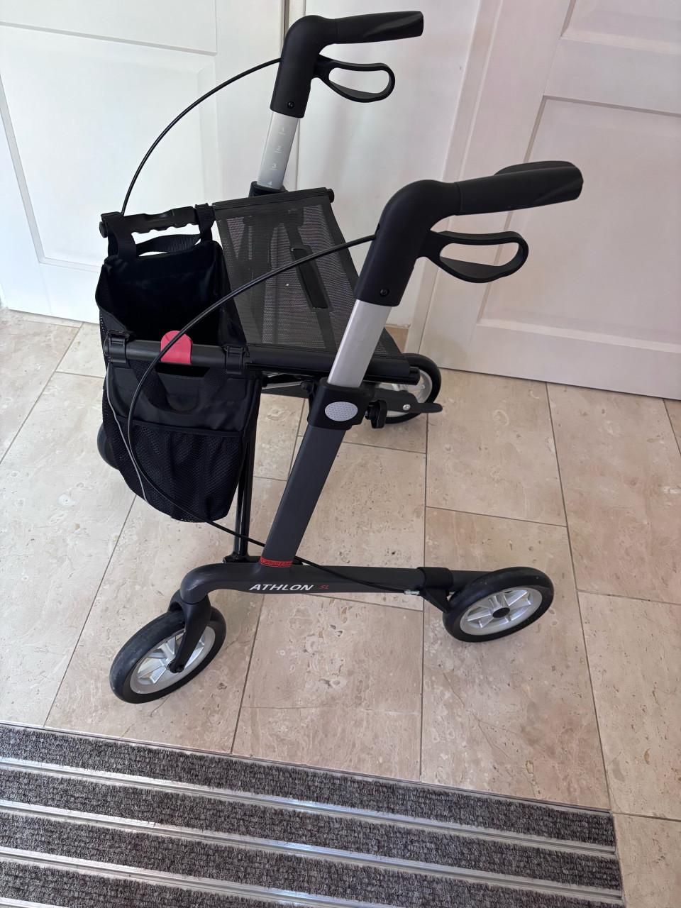 Rehasense Rollator Athlon - Carbon rollator (5,5 kg)