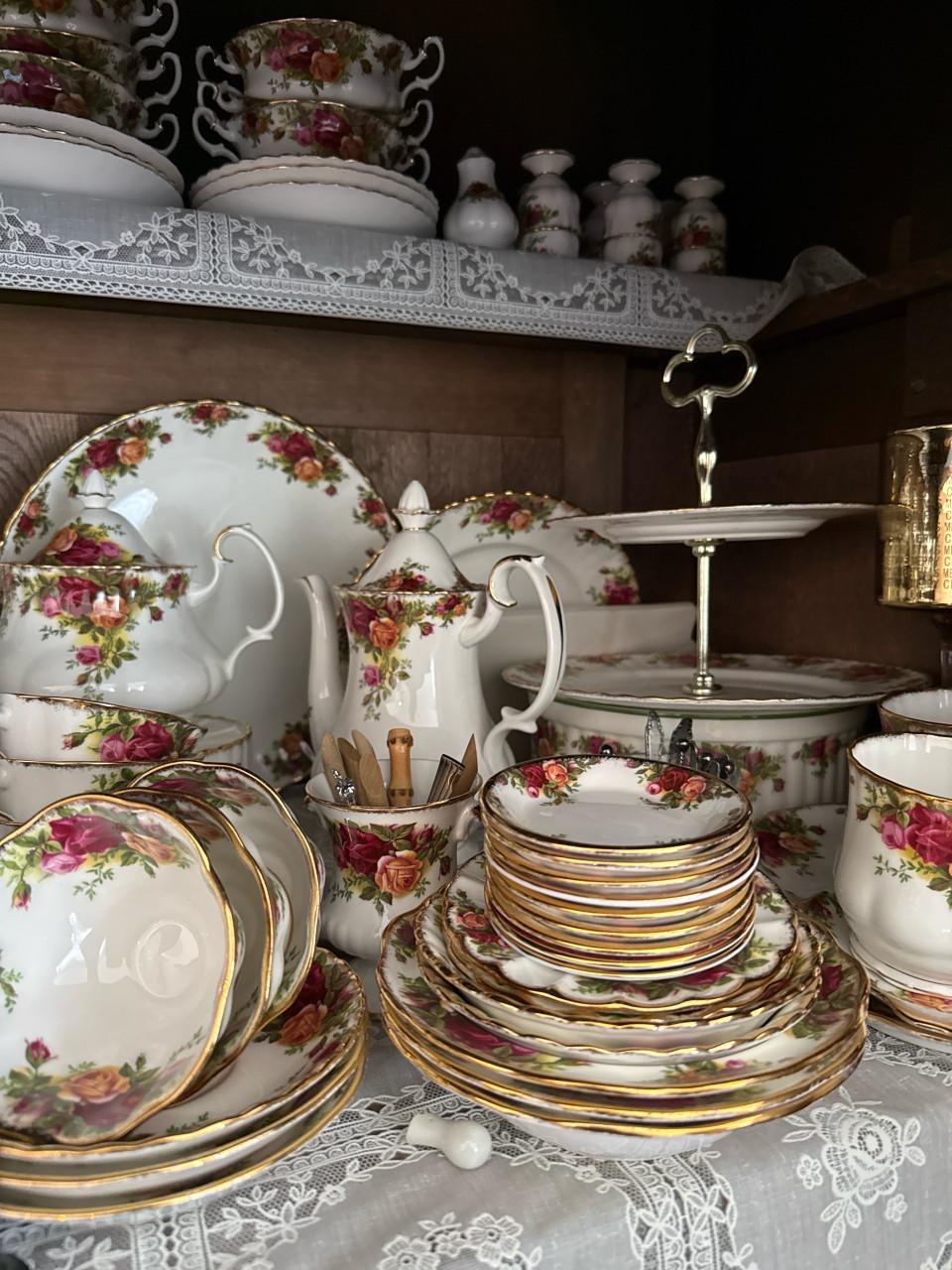 Royal Albert Old Country Rosés compleet 12 delig servies