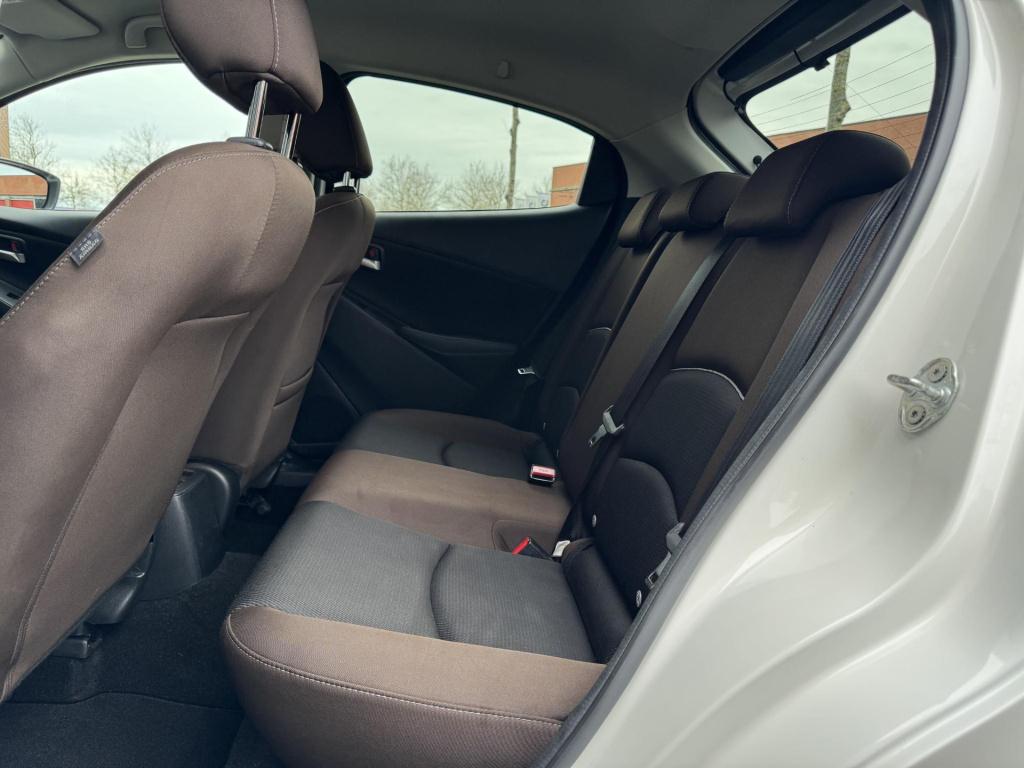 Mazda 2 1.5 skyactiv-g style selected nl-auto, allseason banden!