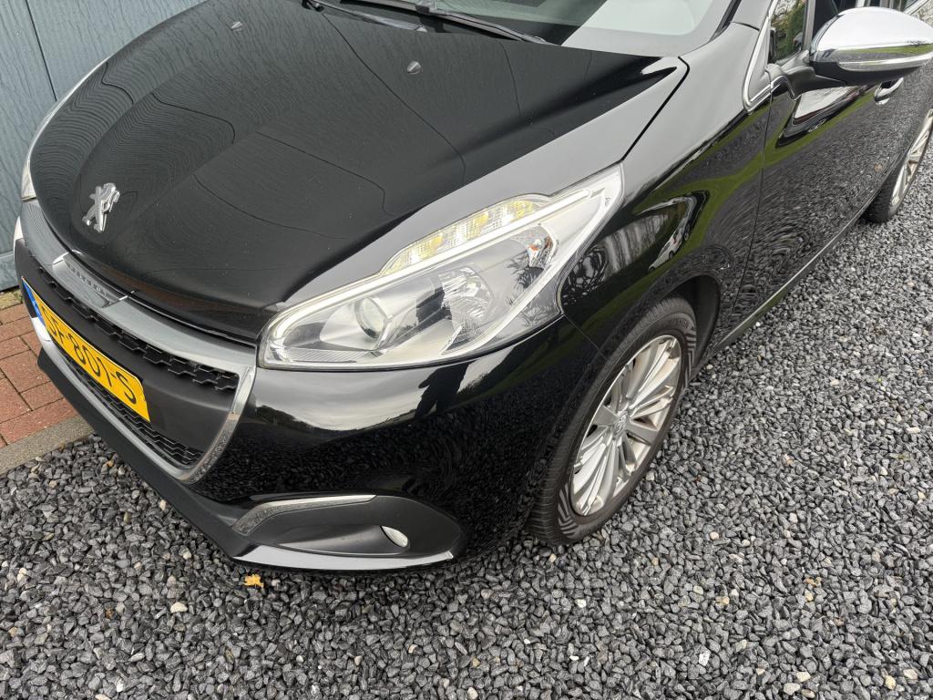 Peugeot 208 1.2 puretech blue lease executive 5-drs