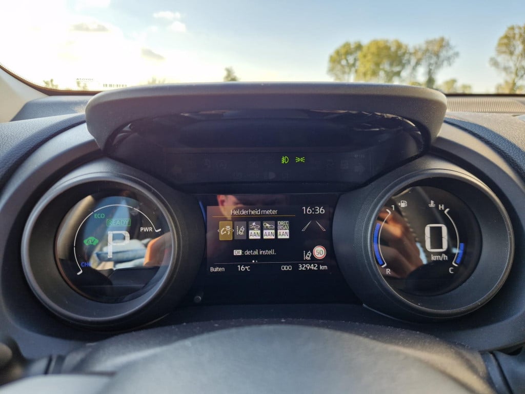 Toyota Yaris 1.5 hybrid first edition | automaat | adaptieve cruise control