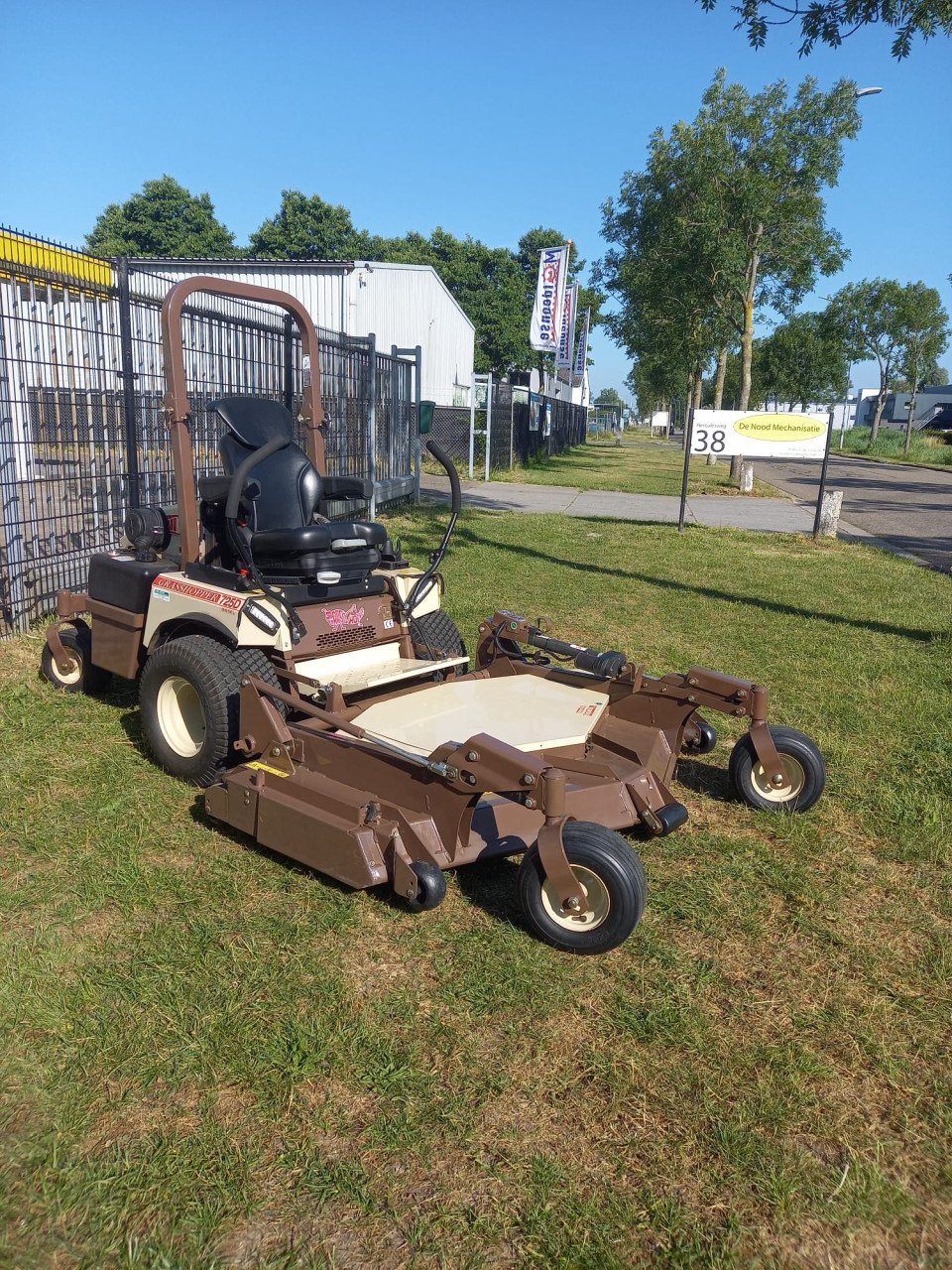 Grasshopper 725D-71