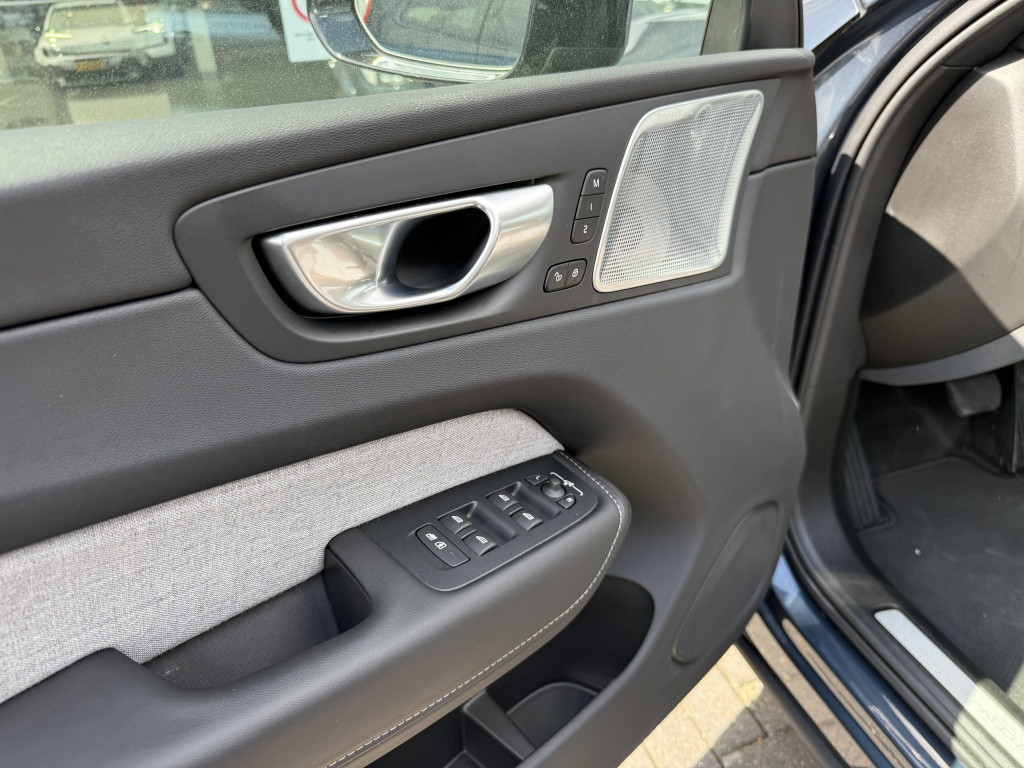 Volvo XC60 t8 455pk recharge ultra dark| full options ! luchtvering b&w sou