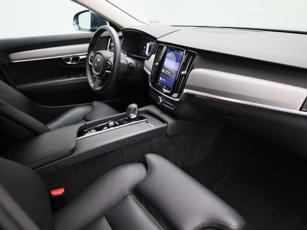 Volvo V90 2.0 b4 momentum business | automaat | navigatie | leder | apple c