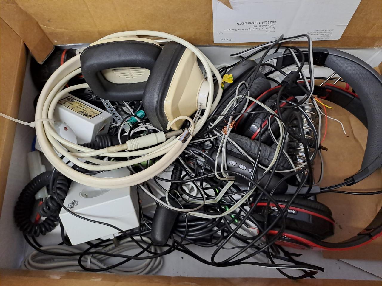 Te koop mooie spullen voor rommelmarkt dis is adv 1 er is nog een adv