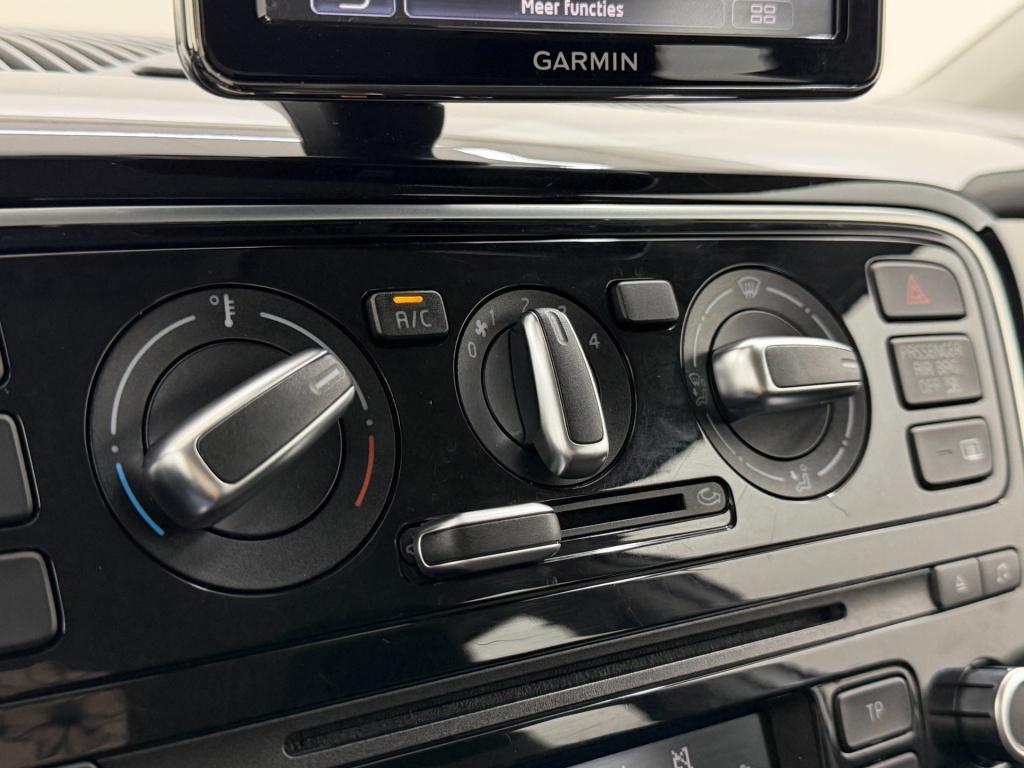 Volkswagen UP! occasion 1.0 high up! bluemotion | grijs | tweedehands volks