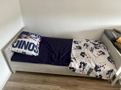 Babykamer ( kledingkast, bed en commode )