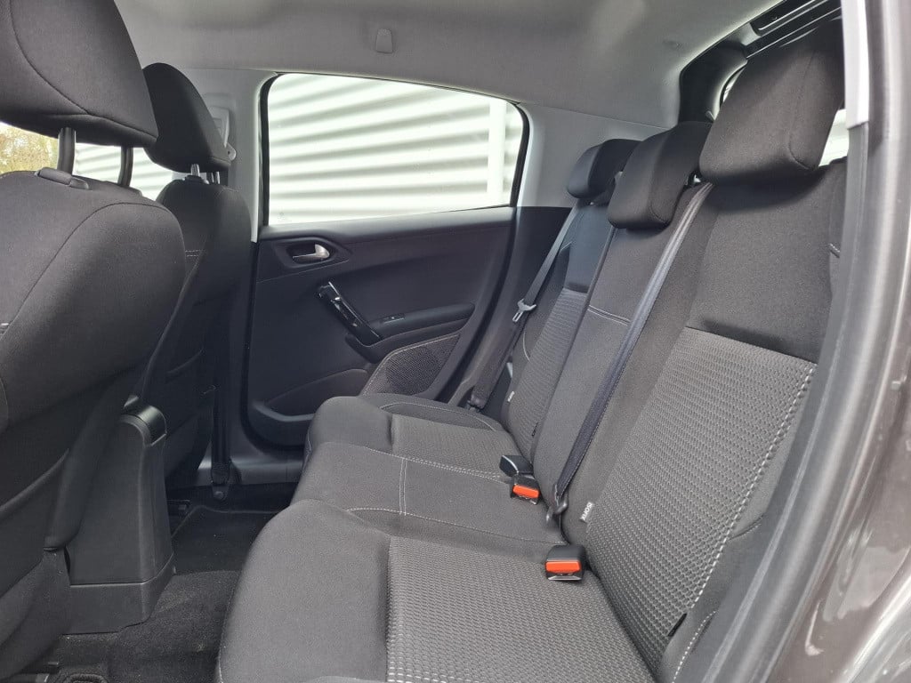 Peugeot 208 1.2 allure nav/clim/lmv/park