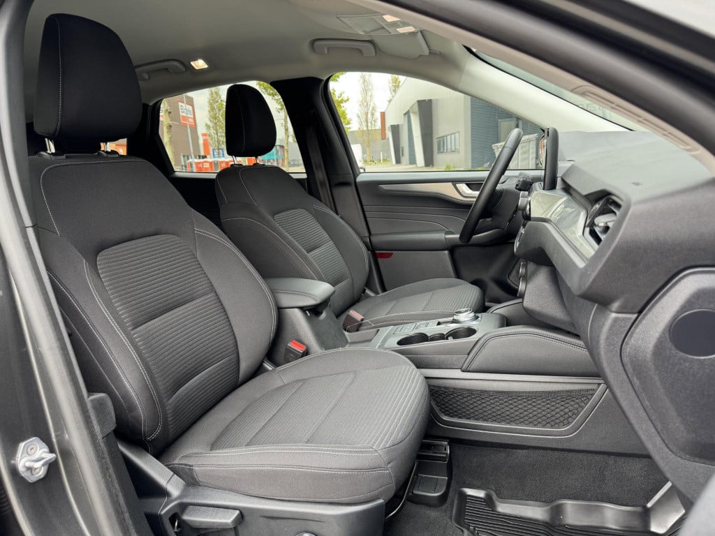 Ford Kuga 2.5 phev titanium trekhaak, nl-auto winter pack