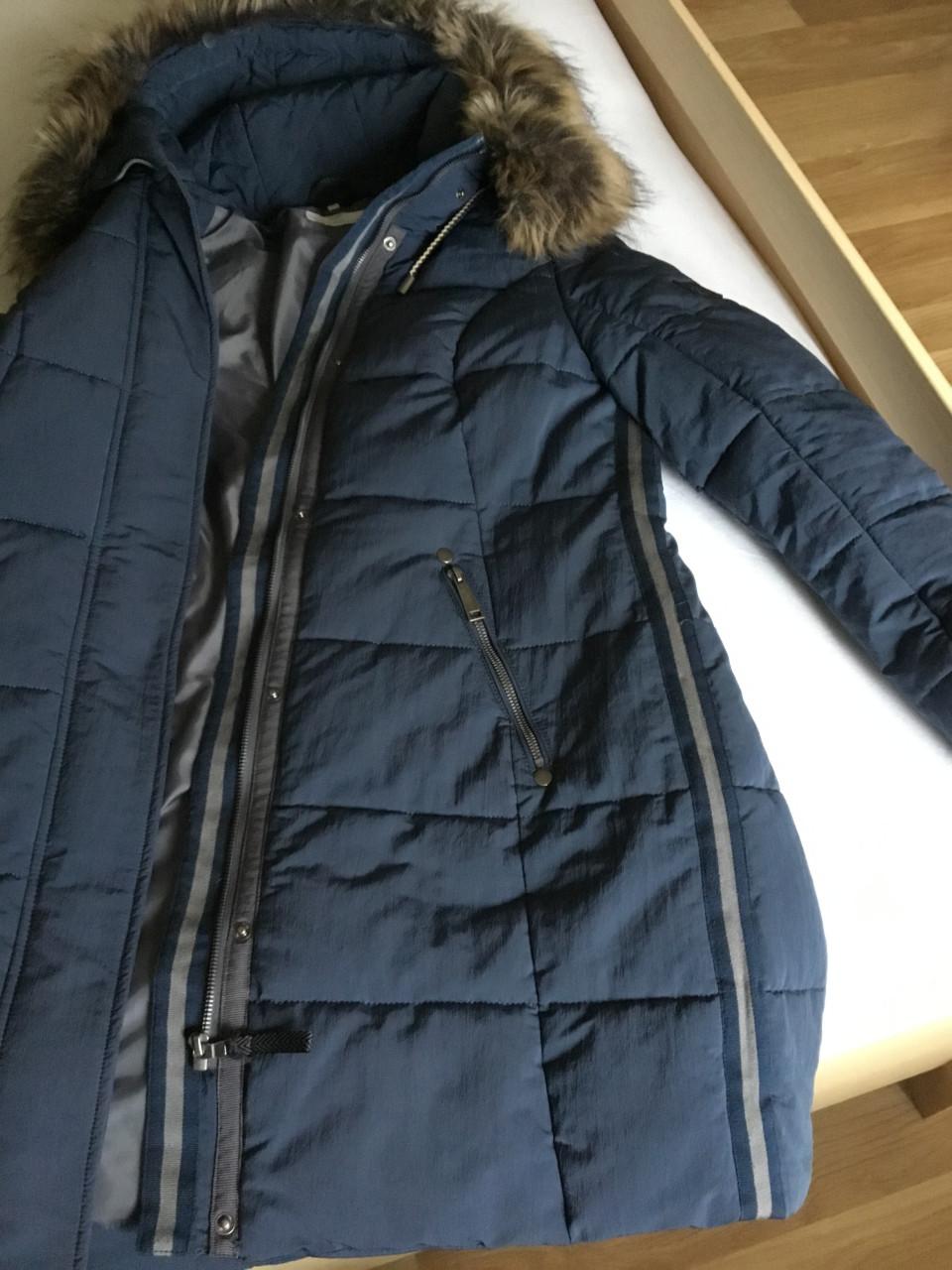 Dames winterjas met capuchon.  Maat 40.