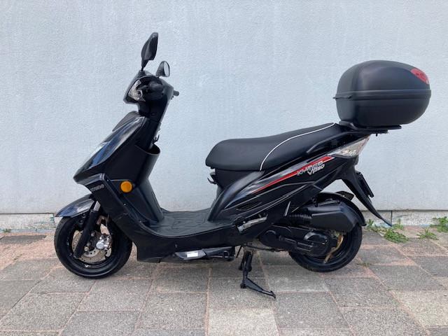 2X KYMCO VP50 SNOR SCOOTERS TE KOOP ! BEIDEN WEINIG KM !!