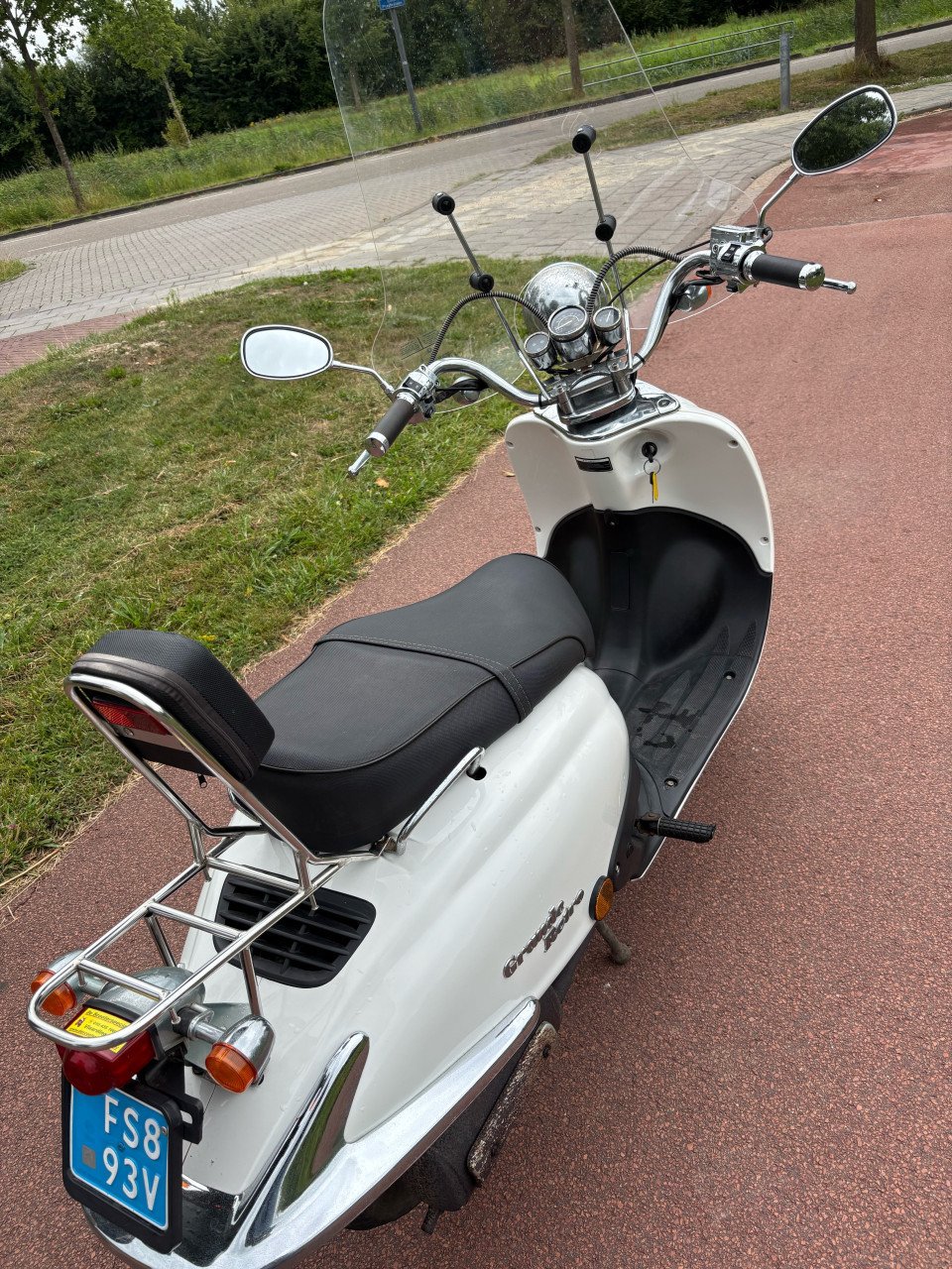 Grand Retro scooter