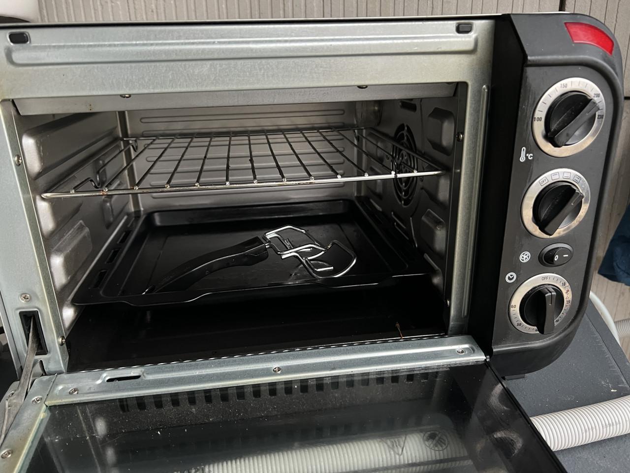 Mini bak Oven 130w als nieuw schoon nieuwprijs €60,-