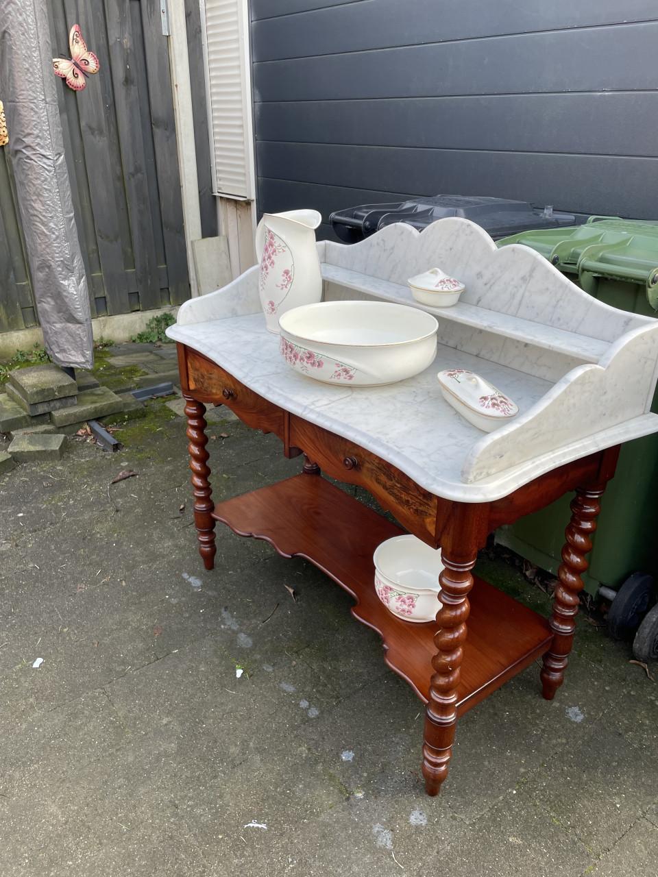 Antiek Wasmeubel met lampetset