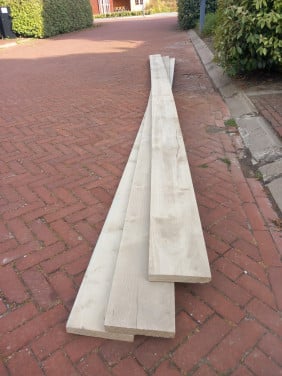 Geborstelde steigerplanken