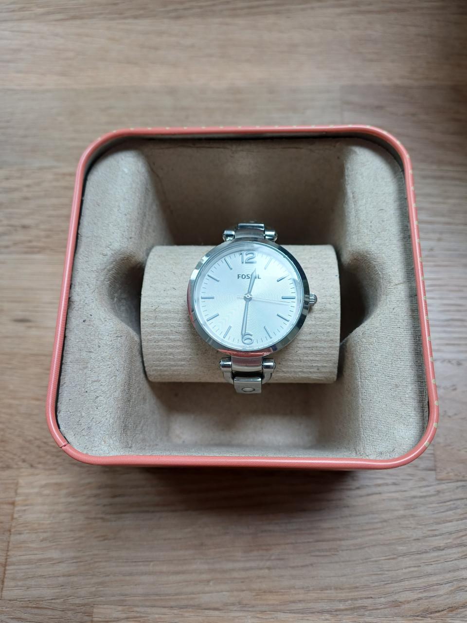 FOSSIL (staal) dameshorloge met extra schakels