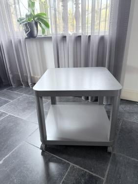 Bijzet tafeltje op wieltjes
