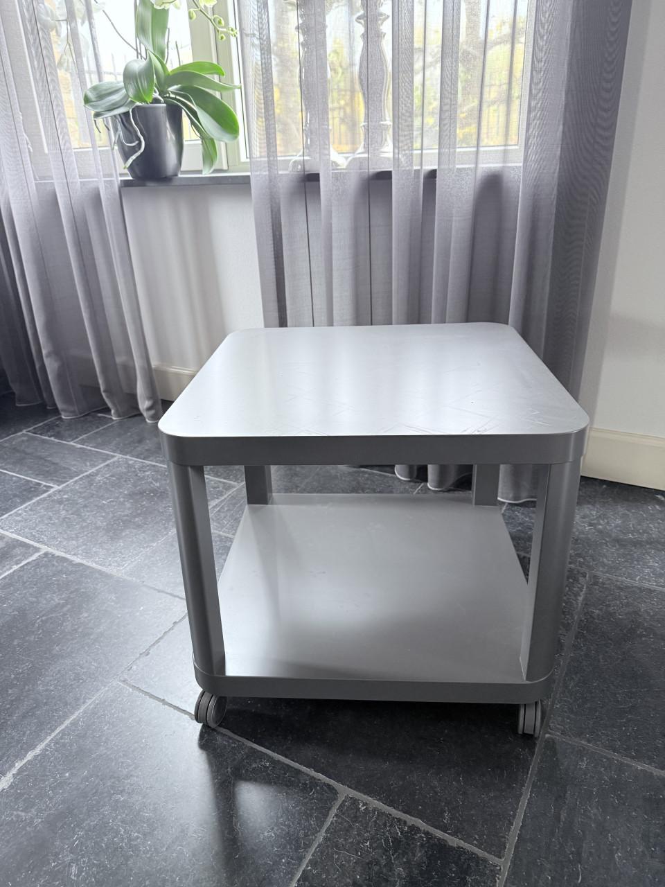 Bijzet tafeltje op wieltjes