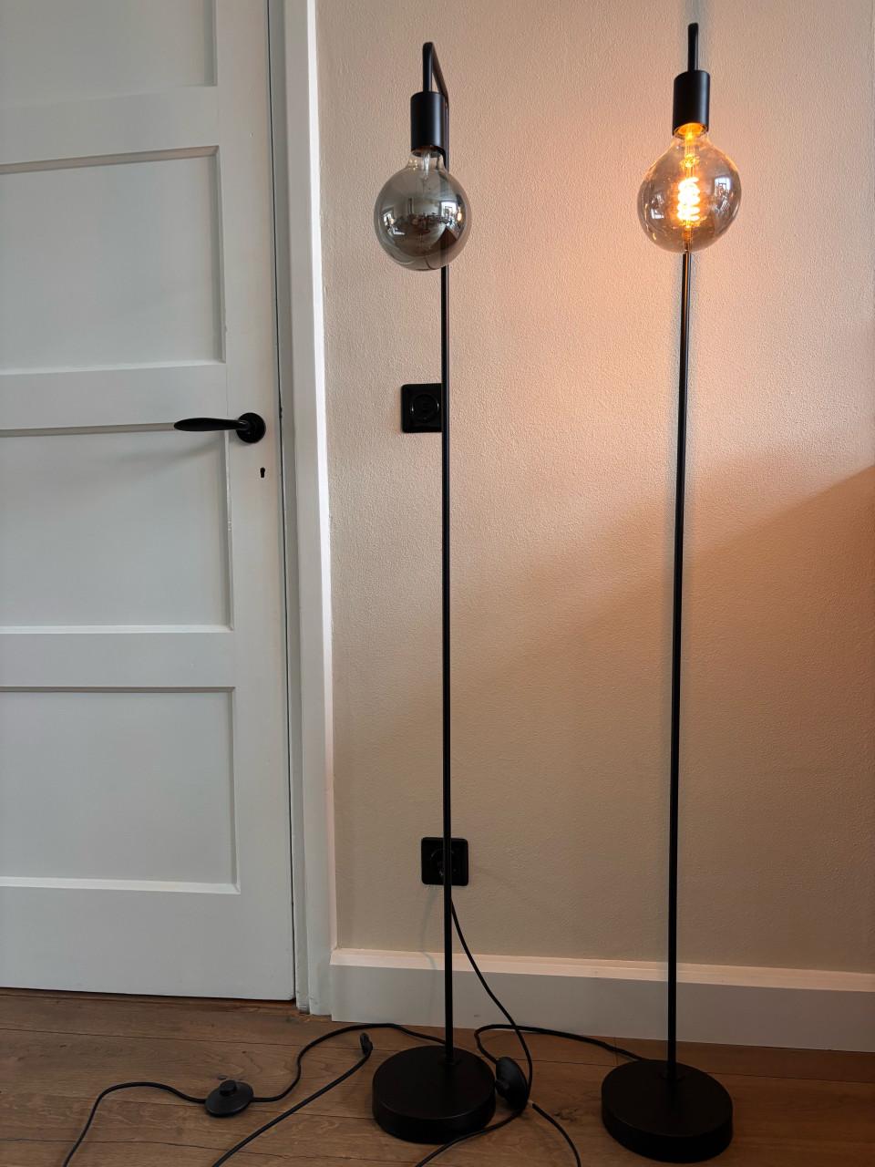 2 staande vloerlampen