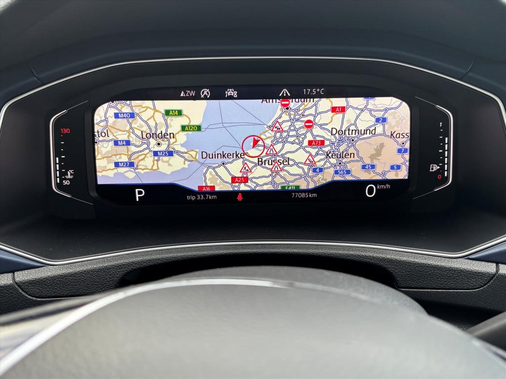 Volkswagen T-roc 1.5 tsi 150pk 7-dsg t-roc sport|trekhaak|carplay|navi|rijk