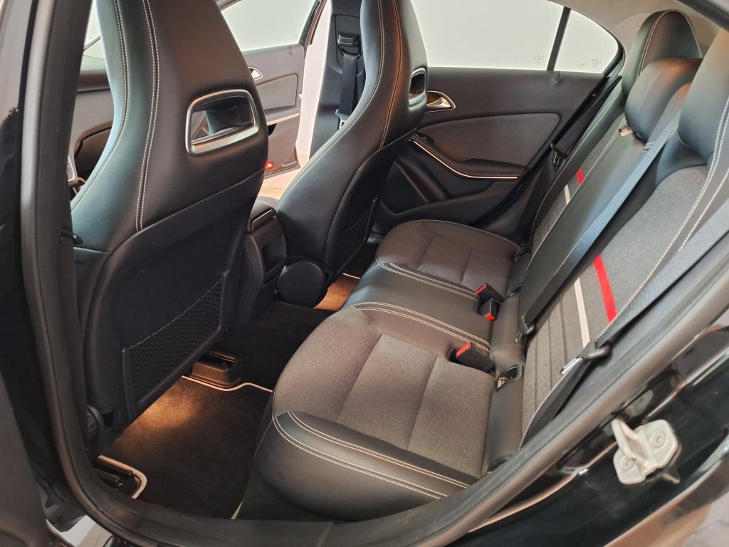 Mercedes-Benz A-Klasse 180 4u3 | ambient lighting | climate control