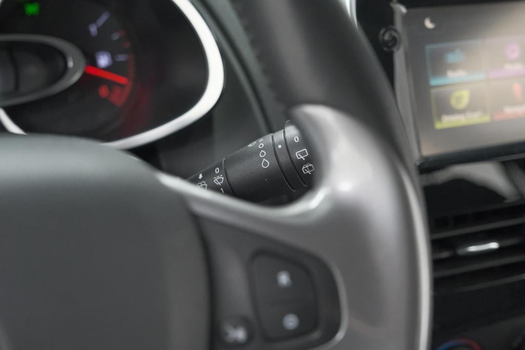 Renault Clio estate tce 90 limited | parkeersensoren | navigatie | airco