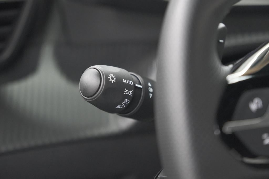 Peugeot 2008 puretech 130 eat8 gt | camera | parkeersensoren | apple carpla