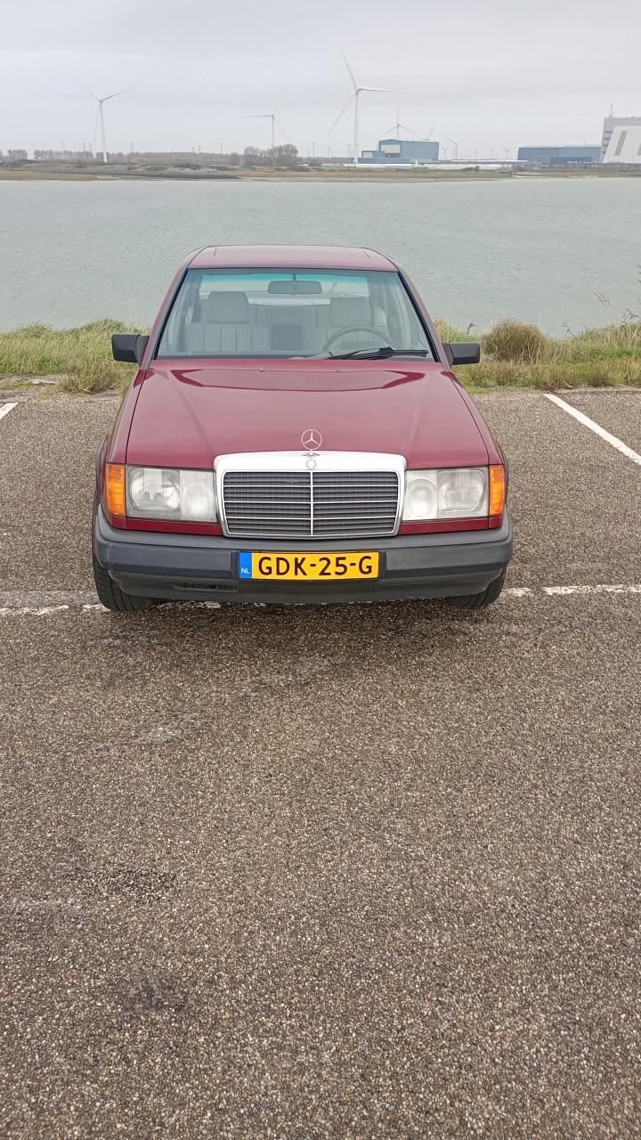 Mercedes oldtimer 200 D