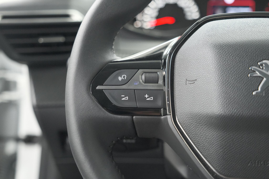 Peugeot 208 puretech 100 allure pack | camera | apple carplay | stoelverwar