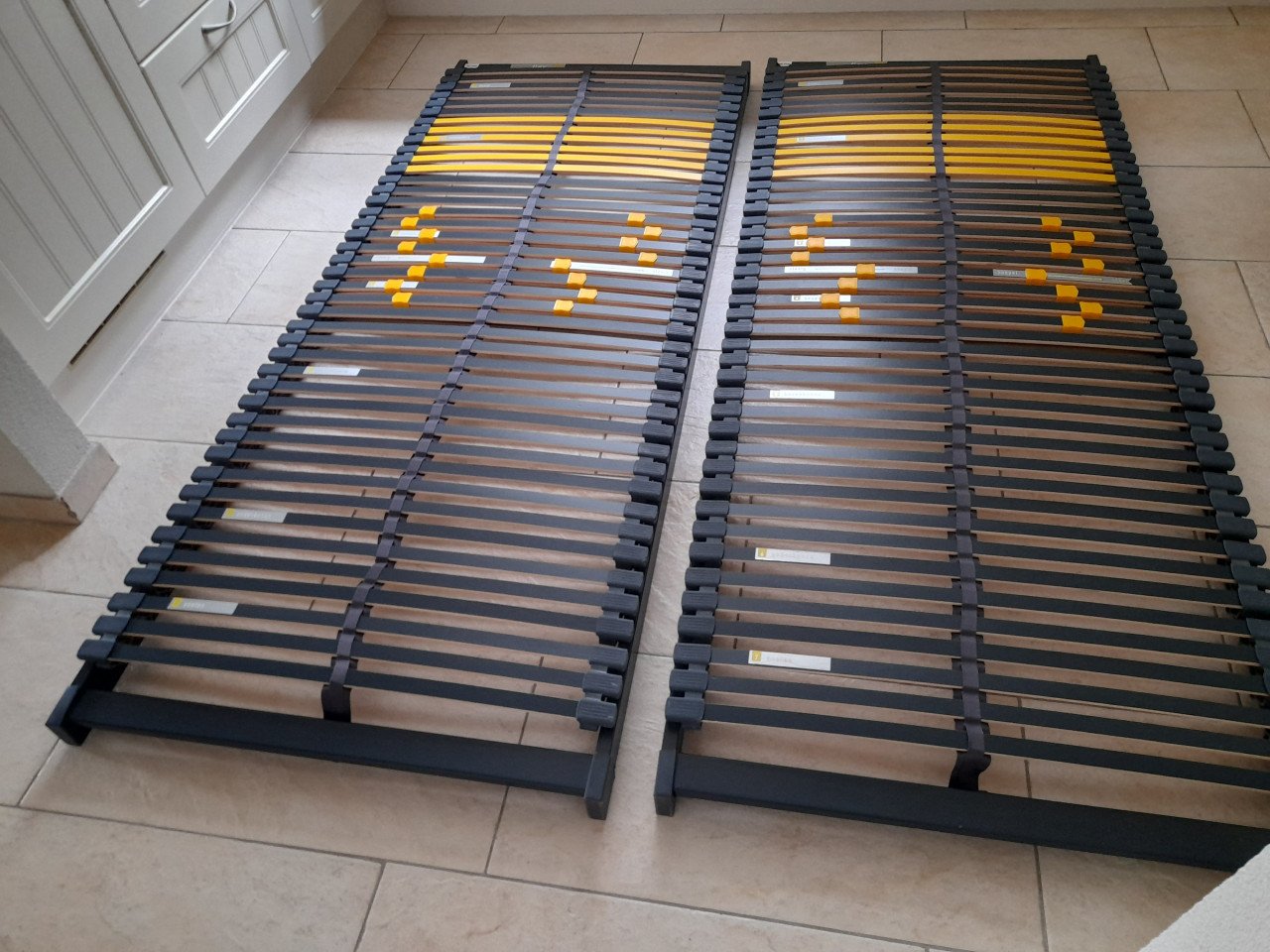 2 x 80 x 200 Bossflex 600 lattenbodems (in goede nette staat )
