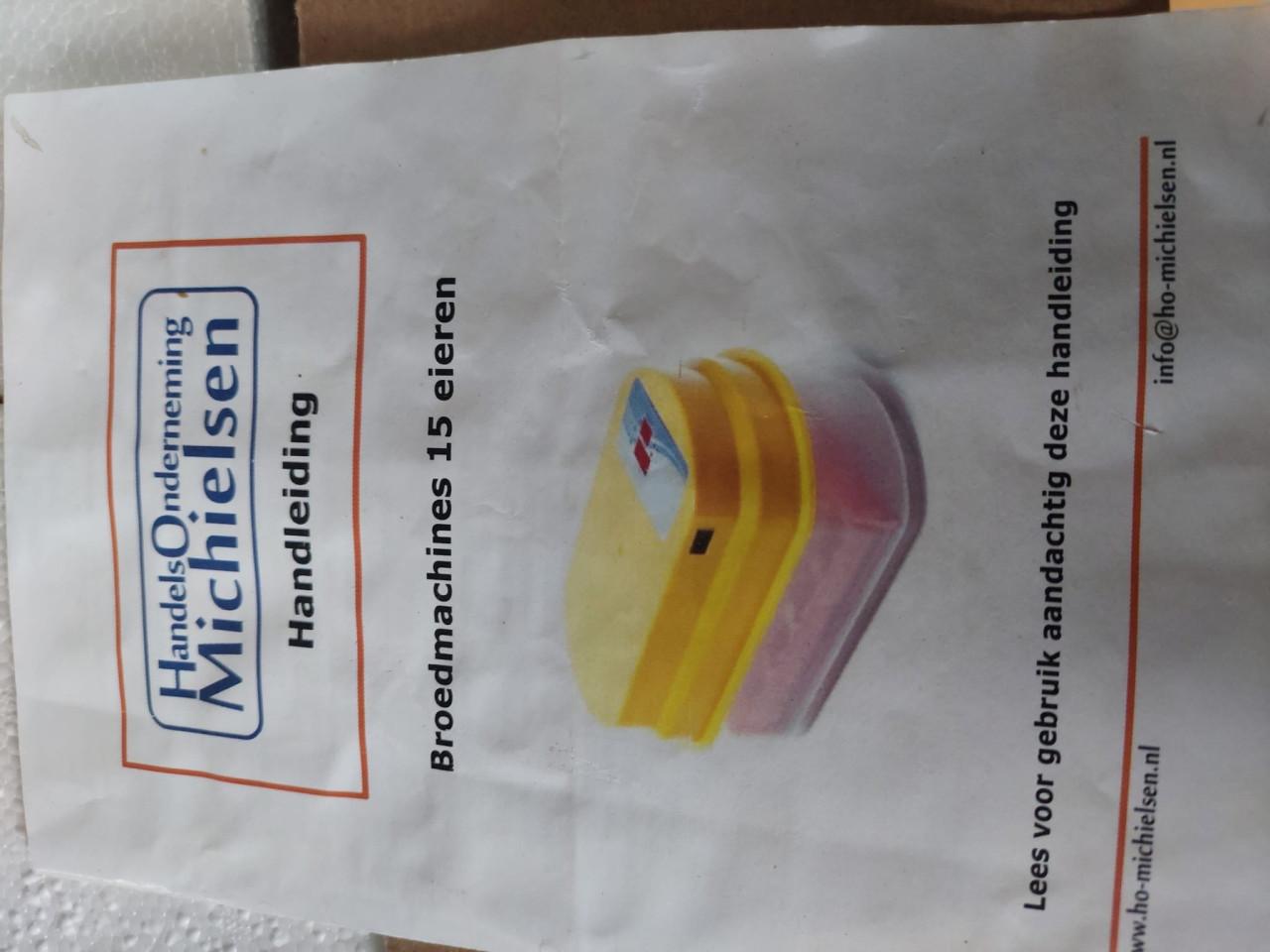 Broedmachine 15 eieren plus warmhoudplaat voor kuikens