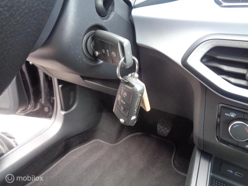 Seat Ibiza 1.0 mpi style/airco ecc/led/lm velgen/pdc/apple carplay/full lin