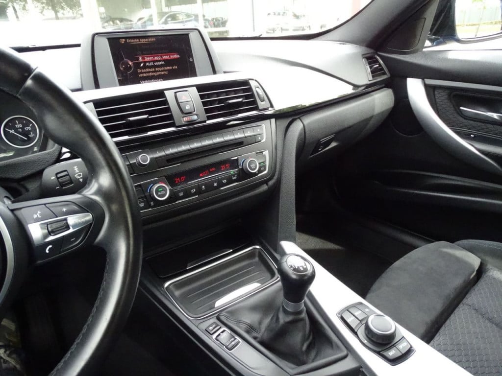 BMW 3-serie 320i high executive m-sportpakket | 19"