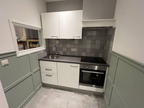 Compacte keuken met apparatuur