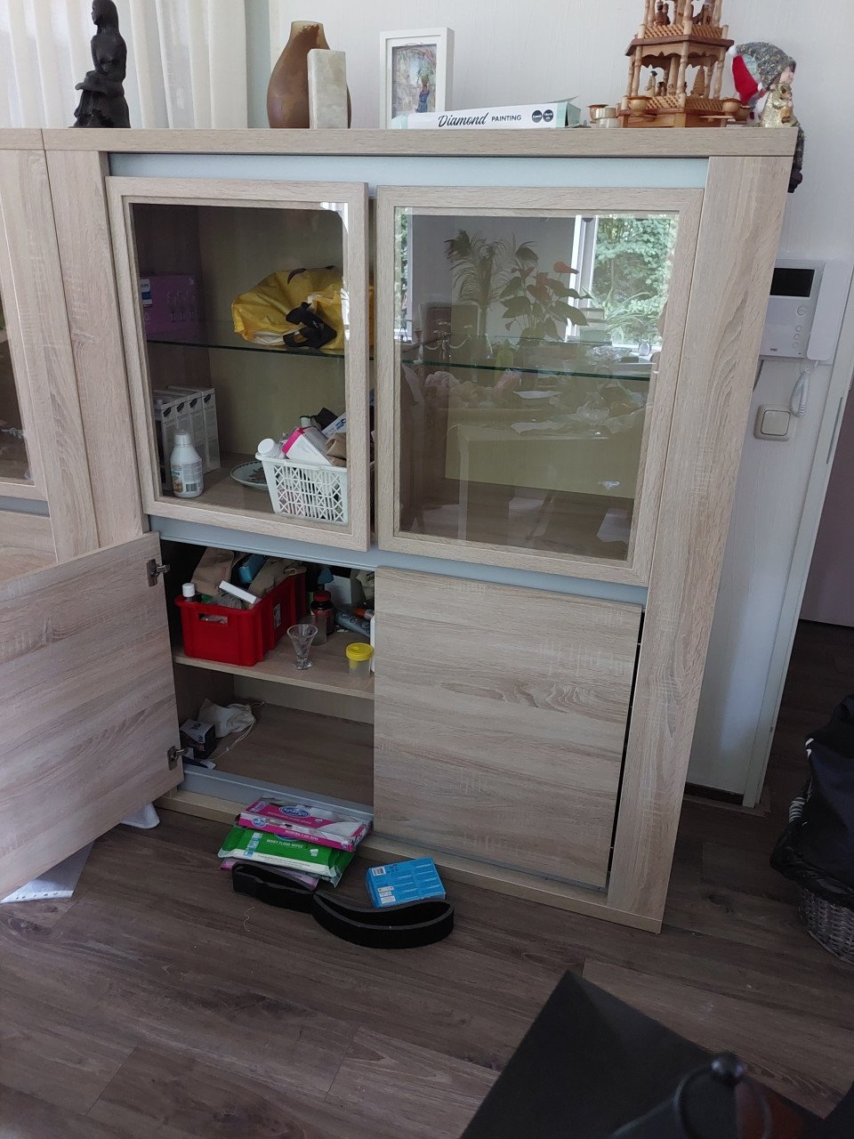Tafel, salontafel, kast, stoelen, tafeltje,