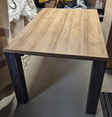 Eetkamertafel