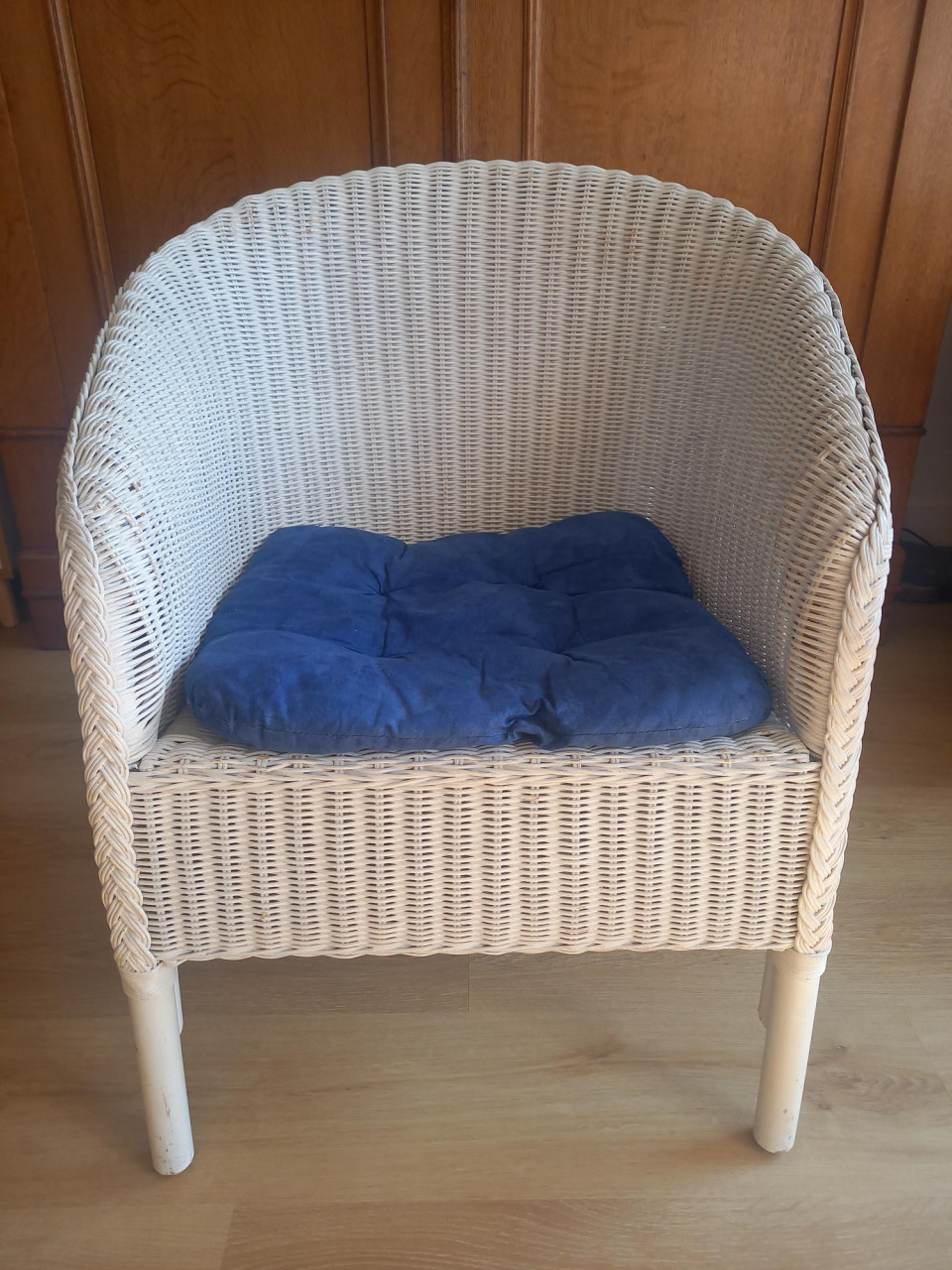 Trendy witte rotanstoel
