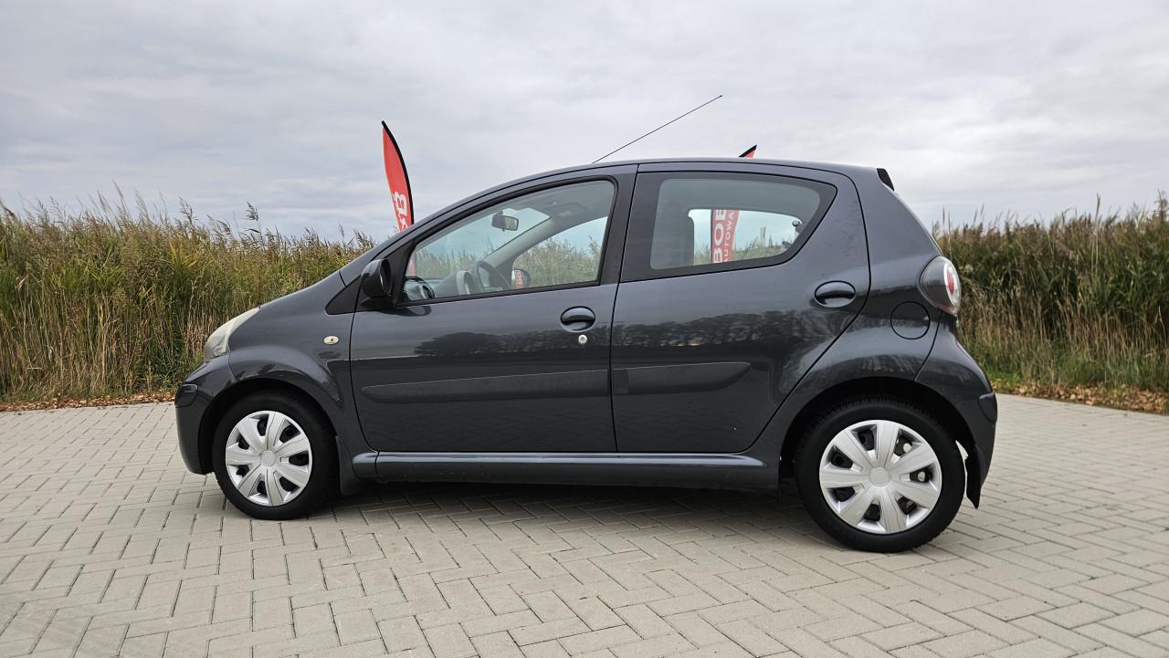 Zuinige TOYOTA AYGO 5drs Comfort AIRCO / NL AUTO  / 94.286 km / 1:23