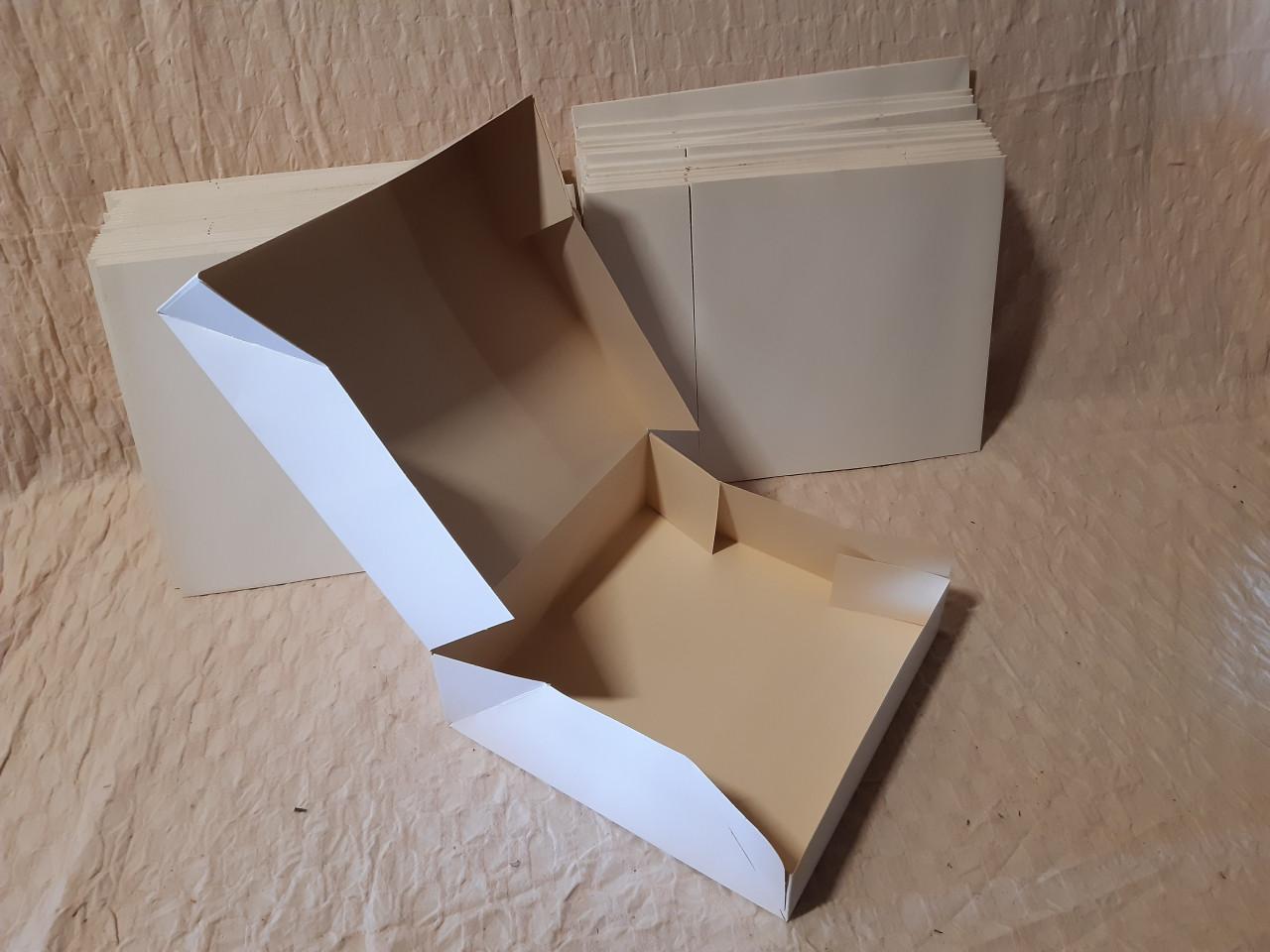 Taart- en cake dozen leeg, ongevouwen