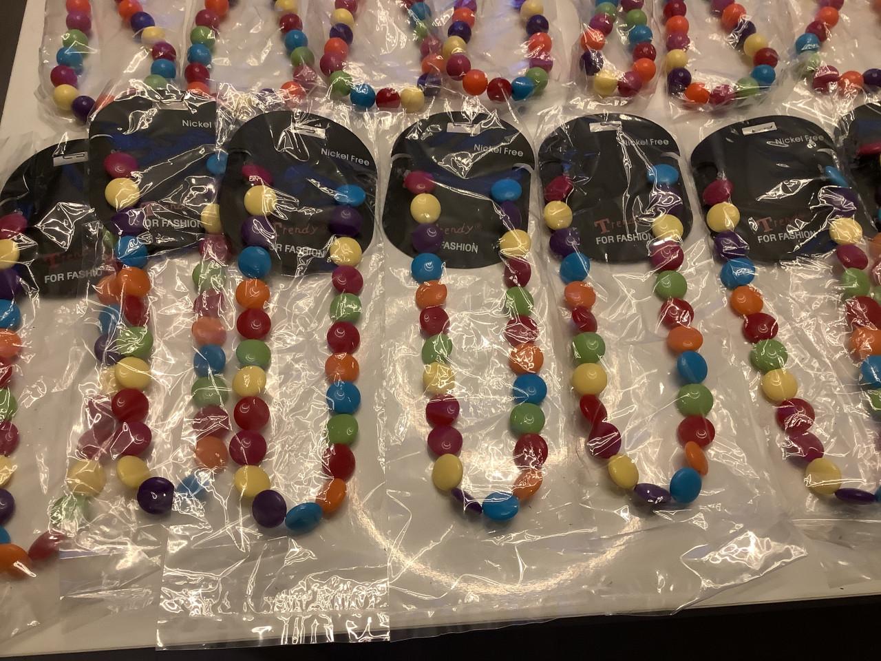 Partij kleurrijke kettingen. (Partij 20)