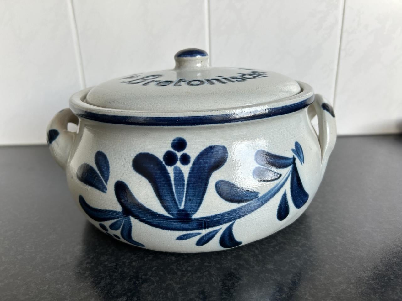 Hirtentopf, grote oven schaal met deksel.