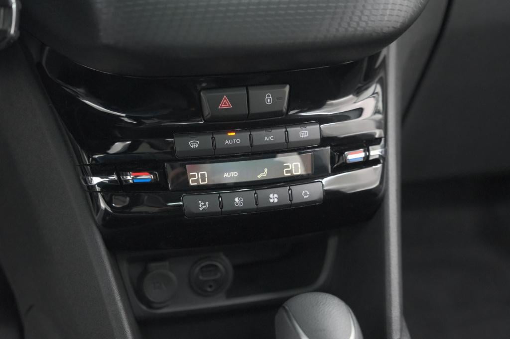 Peugeot 208 puretech 100 eat6 allure | panoramadak | camera | navigatie