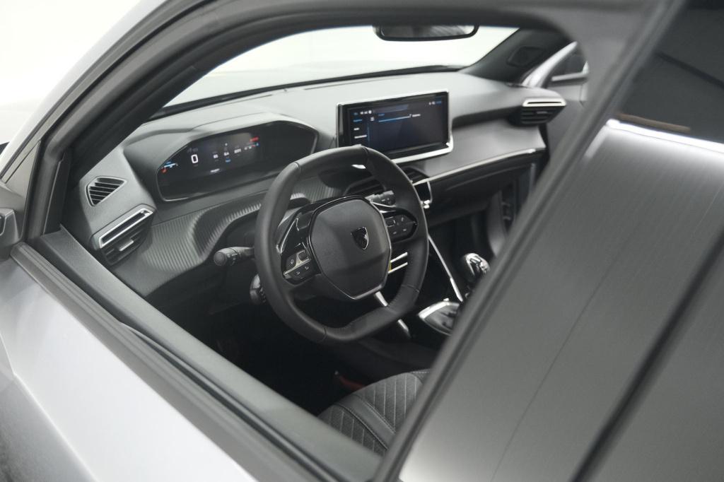 Peugeot 2008 puretech 100 allure | camera | navigatie | apple carplay | par
