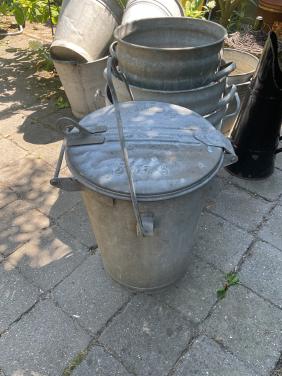 Zinken vuilnisemmer ( Zierikzee )