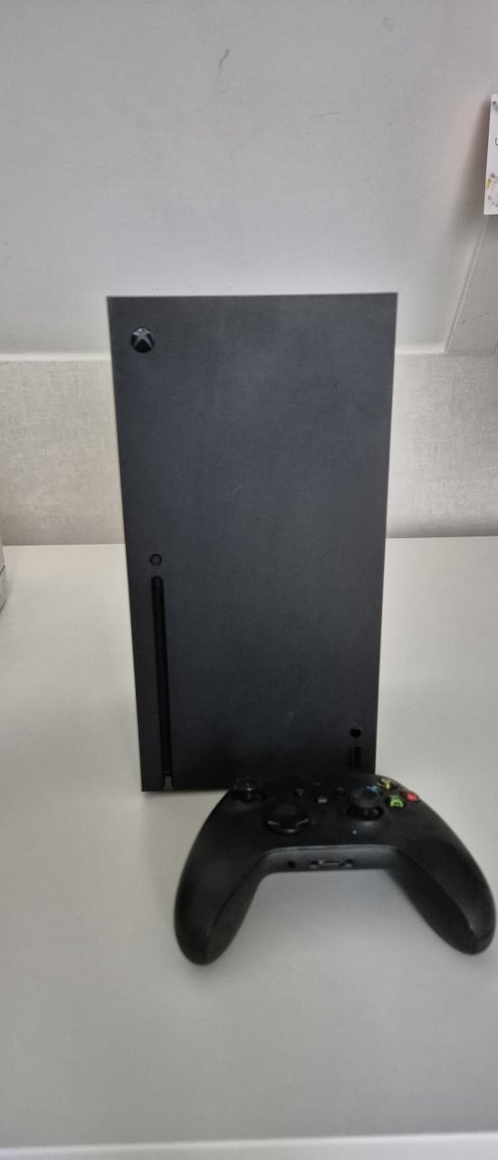 Xbox Series X met controller