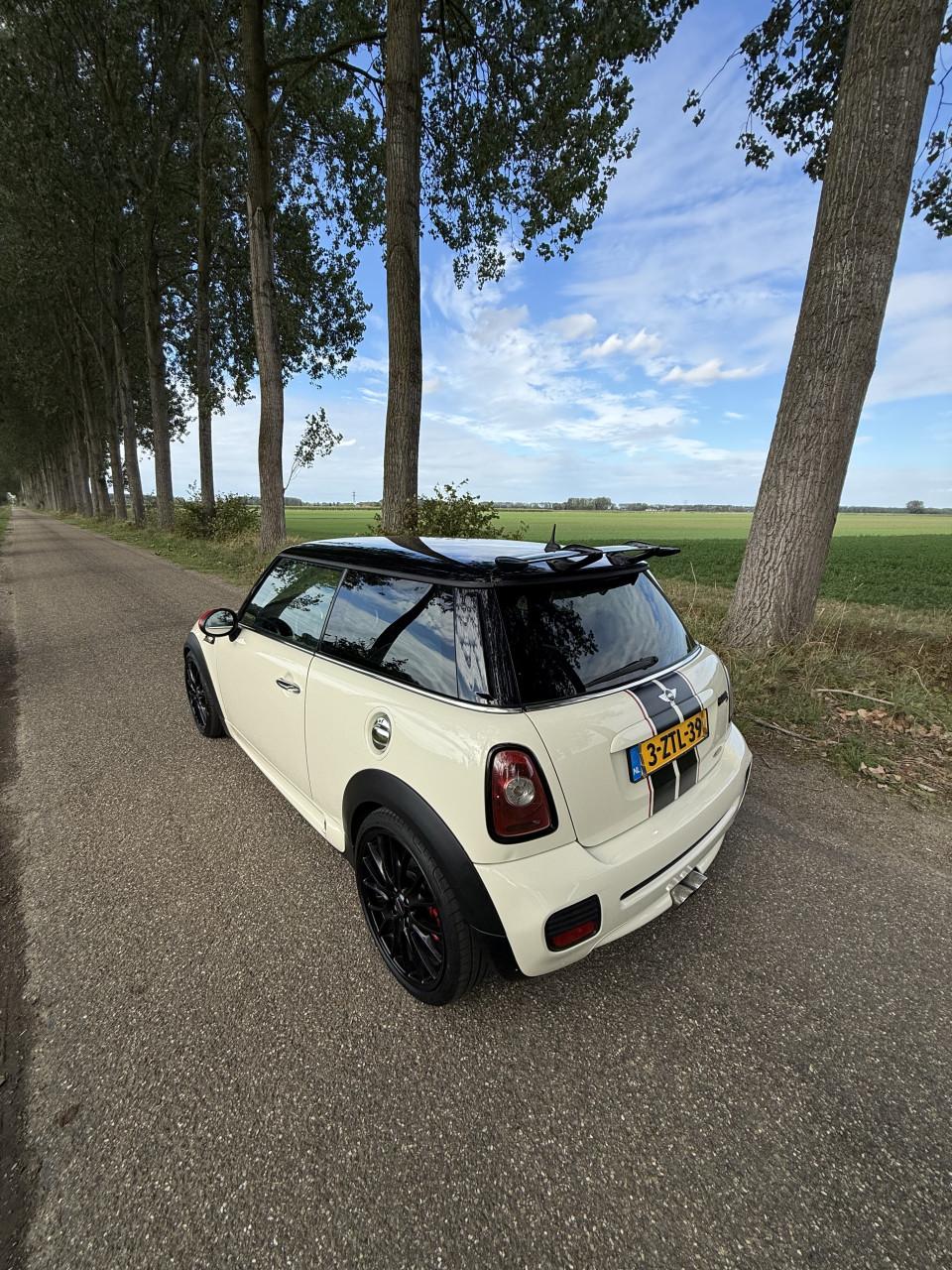Mini Cooper S John Cooper Works | 2008 | 168.912 km | Hybrid turbo